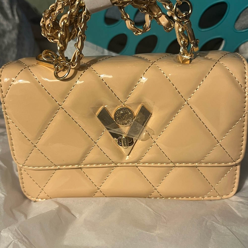 VALENTINO ORLANDI
TAUPE PATENT QUILTED
CROSSBODY